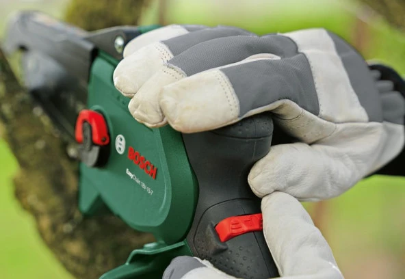 Bosch Easychain 18V-15-7 Şarjlı Zincirli Budama Makinası Solo - 06008B8901 - 4