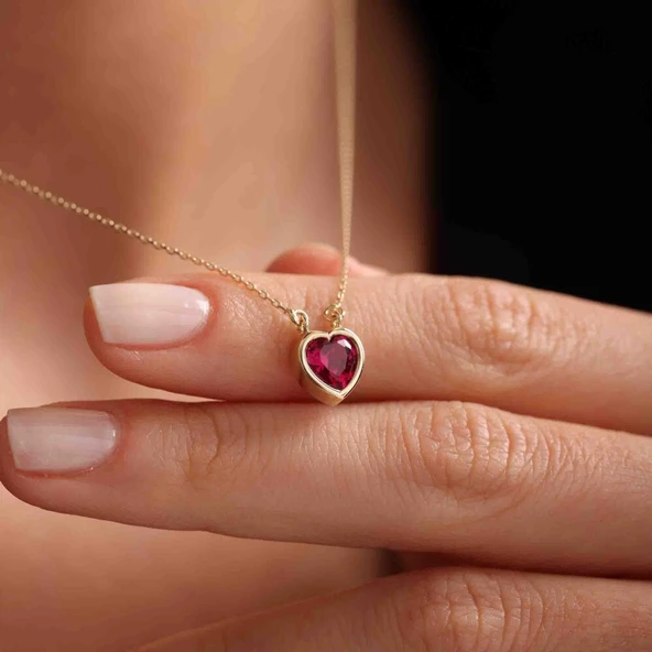 Altın Kalpli Kolye Ruby