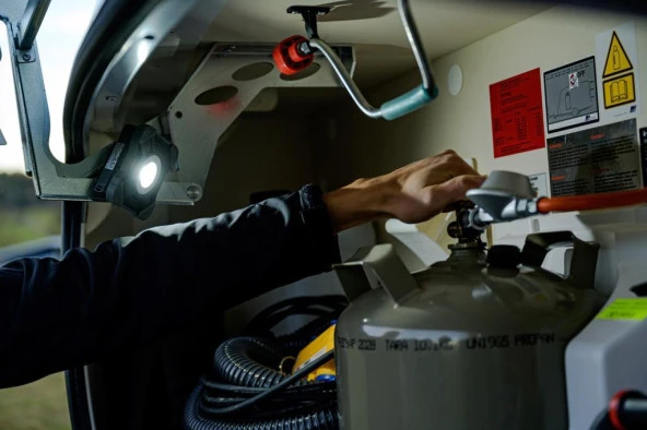 Brennenstuhl Outdoor Şarjlı 1000 Lümen IP54 Lisanslı Mıknatıslı ve Ayarlanabilir Led Projektör - Resim 6