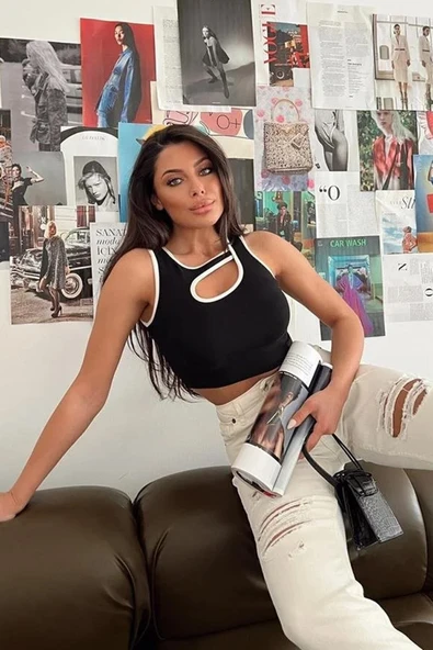 Kadın Siyah Ön Pencere Detaylı Cut Out Crop Top Bluz - 3