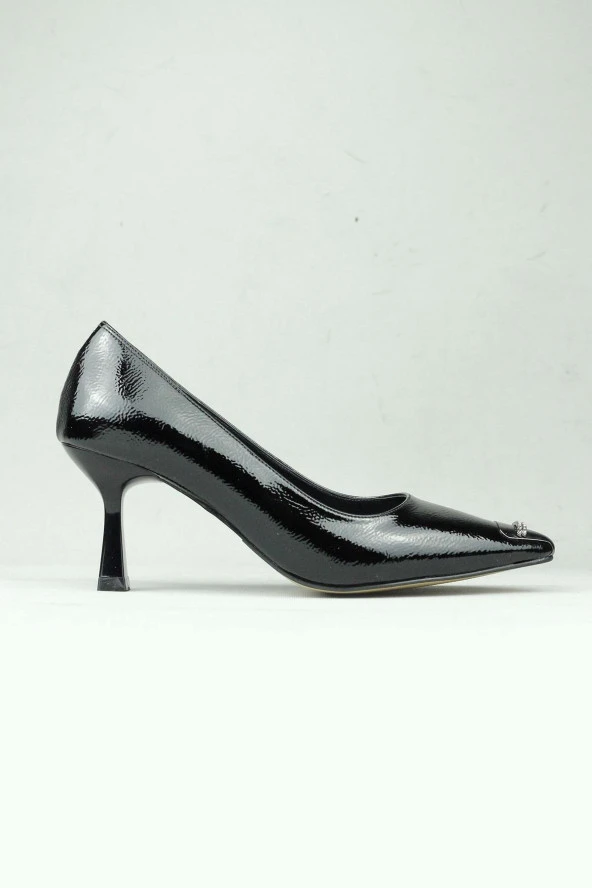 Punto 357069 Sivri Burunlu Burnu Metal Aksesuarlı Yüksek Topuklu Ayakkabı Kadın