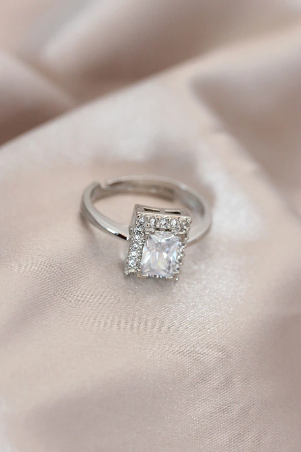 Ayarlamalı Silver Renk Metal Zirkon ve Kristal Taşlı Dikdörtgen Model Yüzük ürün görseli