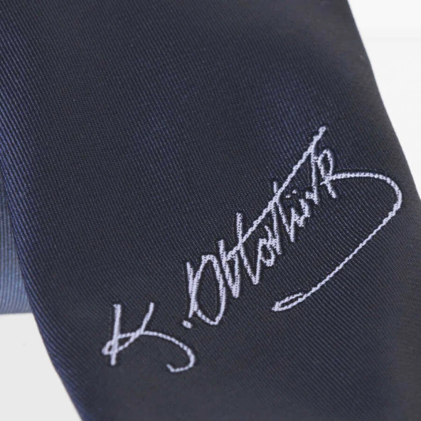 Atatürk İmza Desenli Dokuma Lacivert Kravat - AK-12 - Resim 2