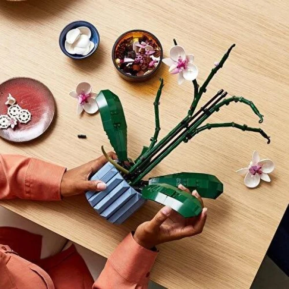 LEGO® ICONS Orkide 10311 - Yetişkinler İçin Dekoratif, Koleksiyonluk ve Sergilenebilir Çiçek Modeli Yapım Seti (608 Parça) - 4