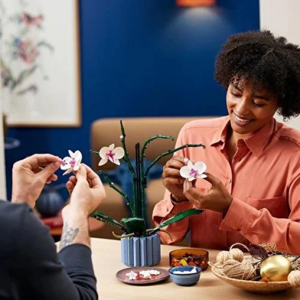 LEGO® ICONS Orkide 10311 - Yetişkinler İçin Dekoratif, Koleksiyonluk ve Sergilenebilir Çiçek Modeli Yapım Seti (608 Parça) - 5