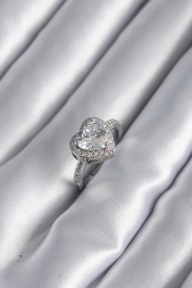 Pirinç Gümüş Renk Zirkon Taş Kalp Charm Model Kadın Yüzük - TJ-BYK2952 ürün görseli