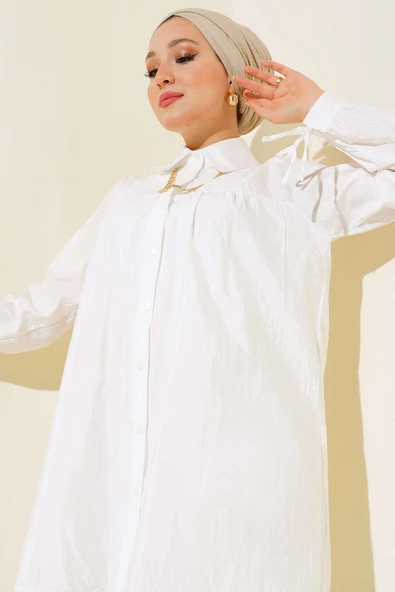 Yakası Zincirli Manşet Bağcıklı Gömlek Ekru ürün görseli 1