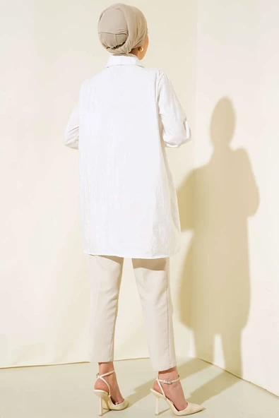 Yakası Zincirli Manşet Bağcıklı Gömlek Ekru - Resim 3