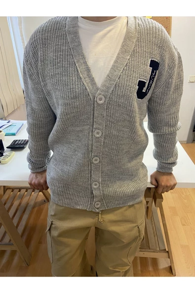 Erkek Regular Kesim V Yaka Düğmeli Nakışlı Hırka - 9