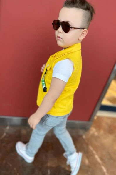 Erkek Çocuk Merci Yazı Baskılı Tişört Jean Pantolon ve Düğme Detaylı Sıfır Kol Jean Sarı Yelek Alt Üst Takım - 4