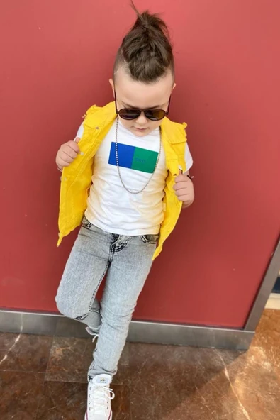 Erkek Çocuk Merci Yazı Baskılı Tişört Jean Pantolon ve Düğme Detaylı Sıfır Kol Jean Sarı Yelek Alt Üst Takım - 3