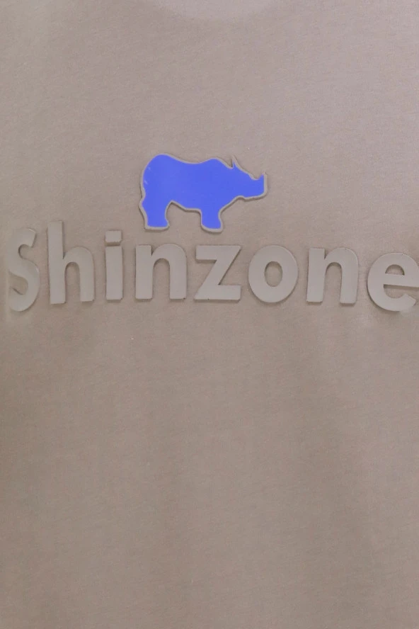 Erkek Bisiklet Yaka Standart Fit Kabartma Göğüs Baskılı Vizon T-Shirt - 4