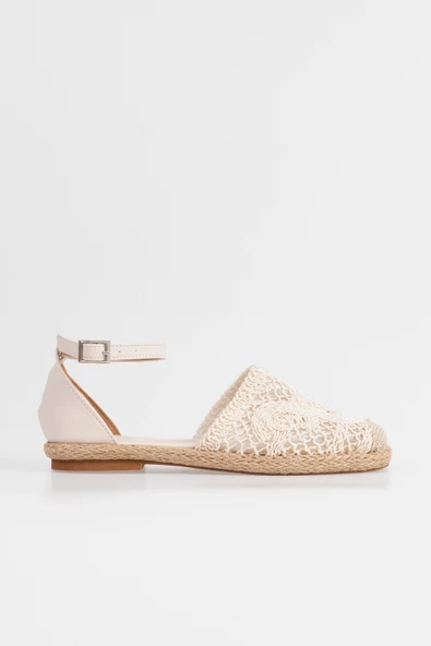 Kadın Önü Örgü Detaylı Bilekten Bağlamalı Düz Hasır Taban Rahat Sandalet - Resim 10