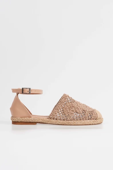 Kadın Önü Örgü Detaylı Bilekten Bağlamalı Düz Hasır Taban Rahat Sandalet - Resim 8