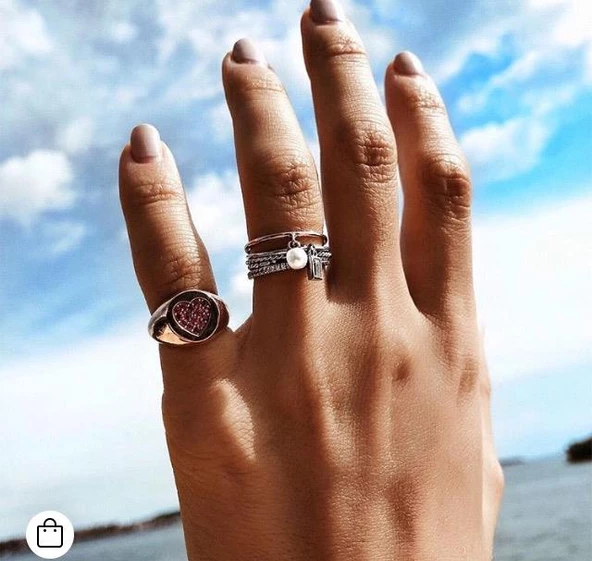 Kırmızı Taşlı Kalpli Küçük Parmak Yüzüğü (Signed Ring)