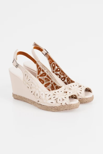 Kadın Çiçek Desenli Önü Açık Dolgu Topuklu Hasır Rahat Sandalet - Resim 3