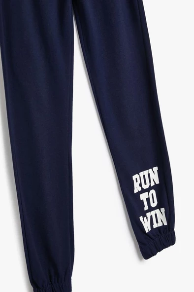 Koton Erkek Çocuk Jogger Eşofman Altı Cepli Beli Bağlamalı Slogan Baskı Detaylı - 3