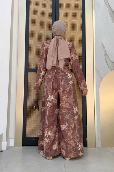 Göğüs Kısmı Gizli Düğmeli Bel Kuşaklı Baskı Desenli Tulum 3486 Kahverengi - Resim 3