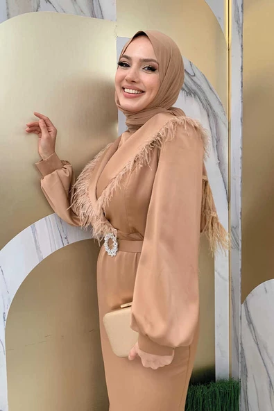 Tüylü Kuyruklu Kemer Aksesuarlı Saten Abiye Elbise 3869 Vizon - Resim 4