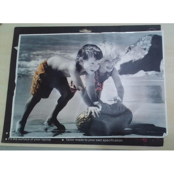 Laptop Sticker Notebook Pc Kaplama Etiketi (KIZ-ERKEK DENİZ) ( 36cm x 25cm )