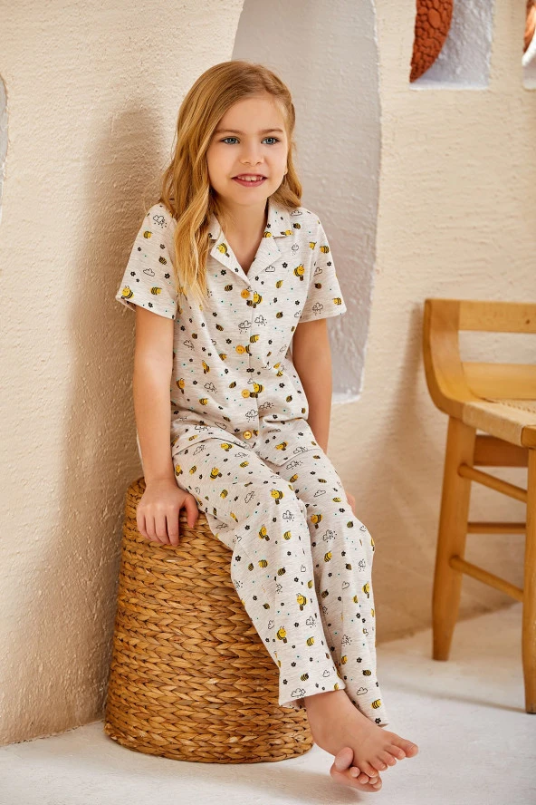 Kız Çocuk Arı Baskılı Önden Düğmeli Bej Melanj Pijama Takımı