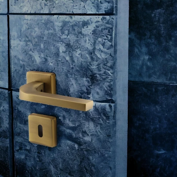 Tog Antik Sarı Oda Kapı Kolu Kare Rozetli Sürgülü ve Çelik Kapı Kulpu Uyumlu Sağ Sol Uygun Kolları - Resim 7