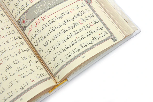 Sandıklı Çiçek Detaylı Çeyizlik Seccade Seti Gelin Bohçasına Uygun Hediyelik Şal Kuranı Kerim Seti Beyaz - Resim 9