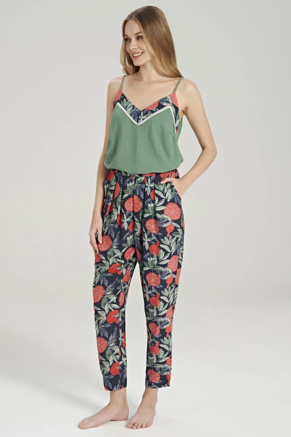 Kadın Yeşil Pamuklu Nar Desenli V Yaka İp Askılı Pijama Takımı