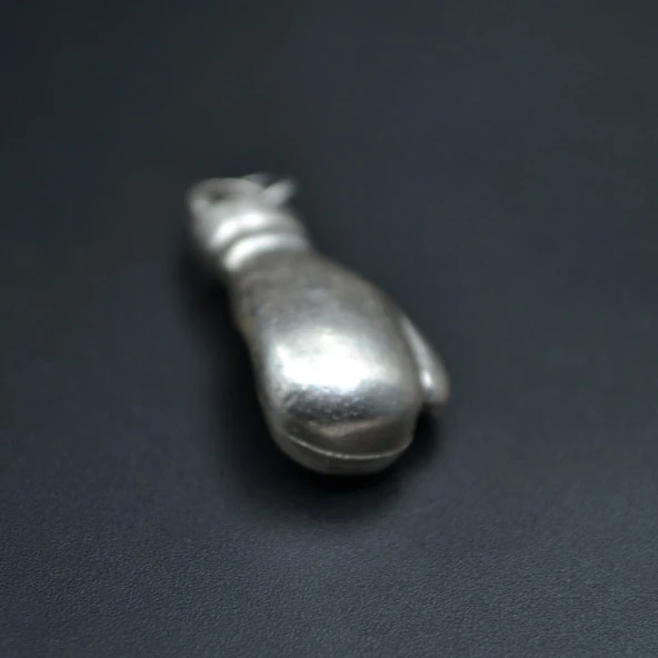 Boks Eldiveni Kolye Ucu - Antik Gümüş Kaplama - Kod:6