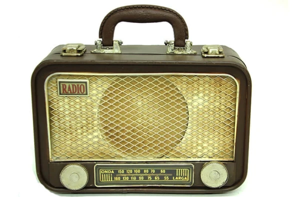 Vintage Tasarım Dekoratif Metal Radyo Bavul