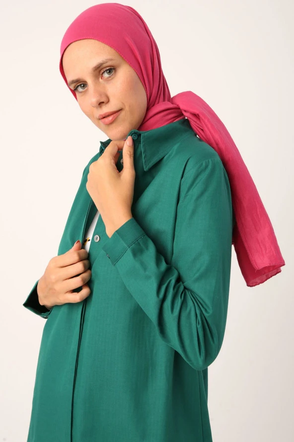 Allday Zümrüt Yeşili Basic Gizli Patlı Uzun Gömlek ürün görseli