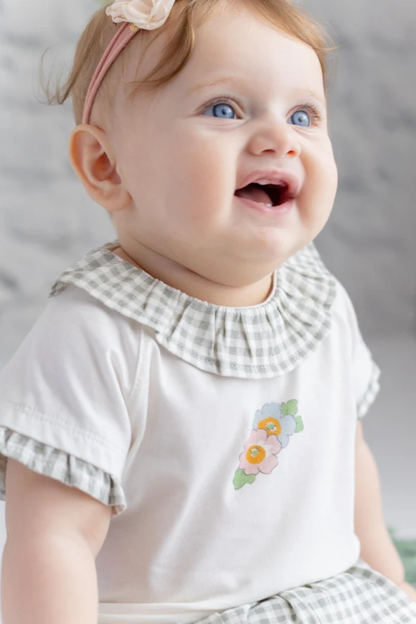 Kız Bebek Ekose Yaka Detaylı T-Shirt ve  Fırfırlı Külot Takım - 2