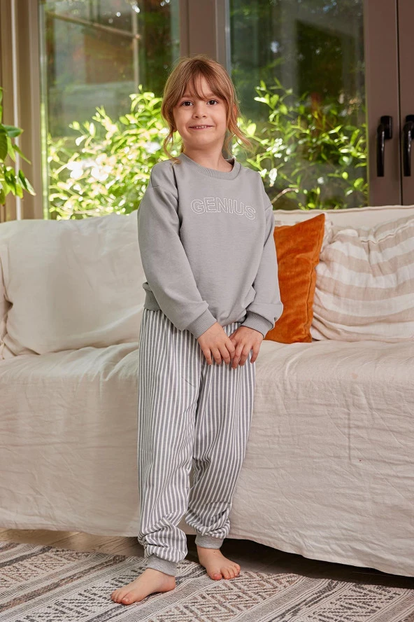 Kız Çocuk Yazı Nakışlı Pijama Takımı