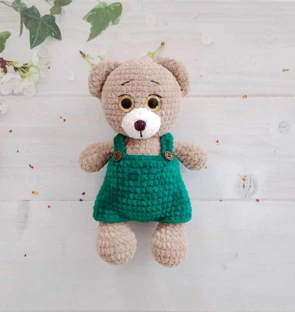 Yeşil Tulumlu Sevimli Ayıcık Amigurumi Organik Oyuncak - 1