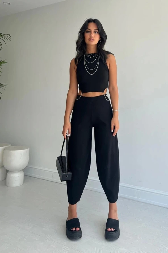 Yanlardan Zincirli Siyah Bluz - 4