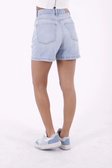 Yıpratma Detaylı Cepli ve Astarsız Kısa Boy Yüksek Belli Mom Fit Kadın Şort Buz Mavi Yaz / Bahar - 3