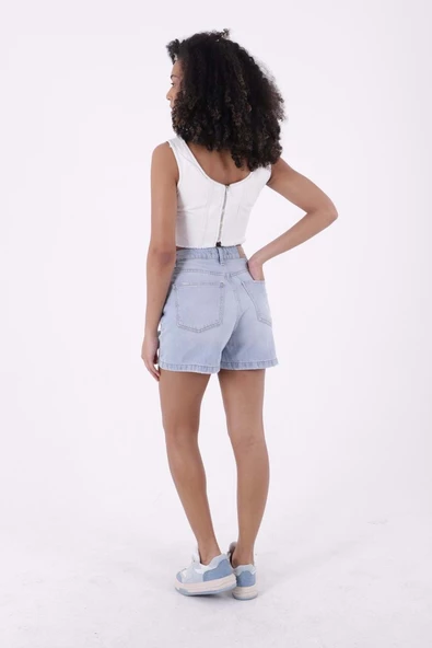 Yıpratma Detaylı Cepli ve Astarsız Kısa Boy Yüksek Belli Mom Fit Kadın Şort Buz Mavi Yaz / Bahar - 6