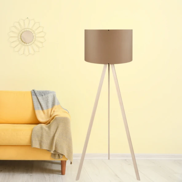Pratik Ahşap Krem Üç Ayaklı Tripod Lambader Kahve Kumaş Başlık Salon Oturma Odası Köşe Lambası - 2