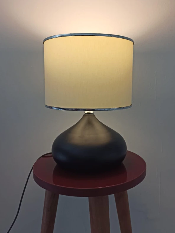 Serenay Metal Siyah Gövdeli Elite Abajur Gümüş Detay Krem Başlık ürün görseli