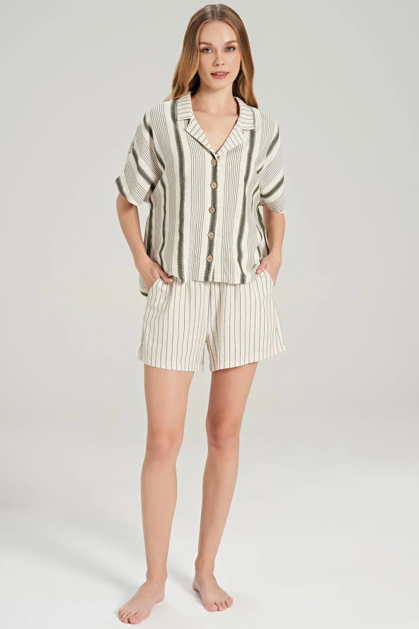 Kadın Keten Çizgili Önden Düğmeli Gömlek Yaka Şortlu Pijama Takımı
