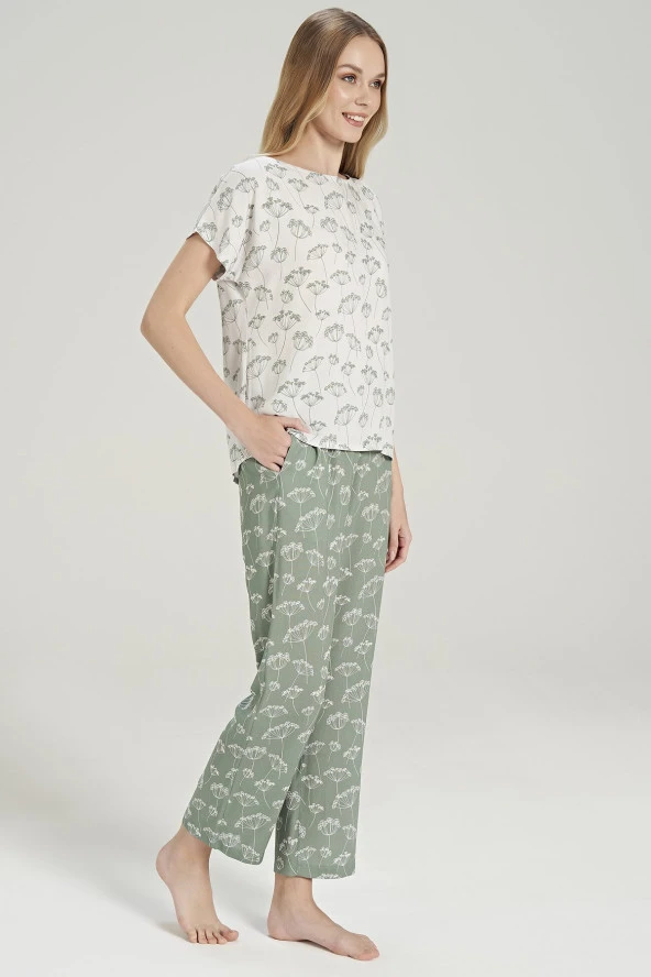 Kadın Pamuklu Sırt Düğme Detaylı Çicek Desenli Pijama Takımı - 7