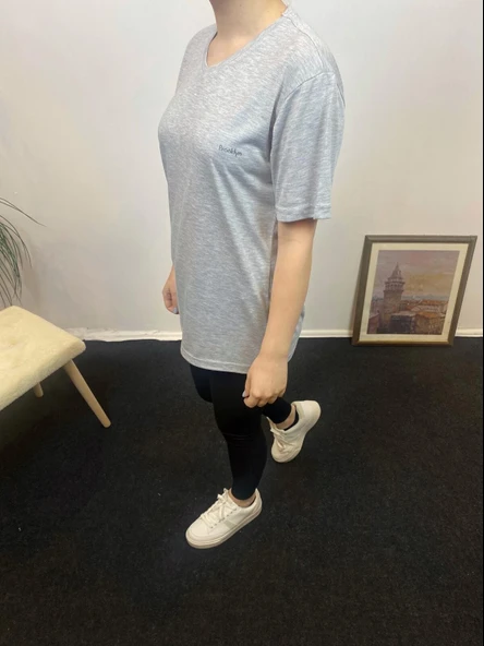 Kadın V Yaka Brooklyn Baskılı Kısa Kollu Tişort SPR24tsk265 - 6