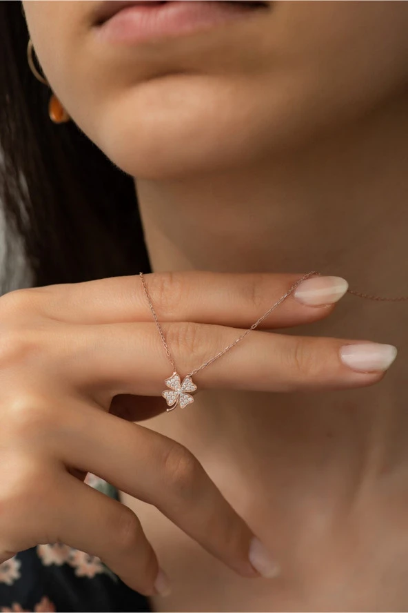 925 Ayar Gümüş Minik Yonca Kolye Kadın Gümüş Kolye ürün görseli