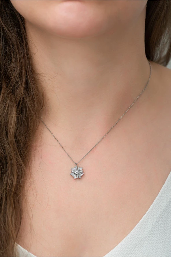 925 Ayar Buzlu Çiçek  Kadın Gümüş Kolye ürün görseli
