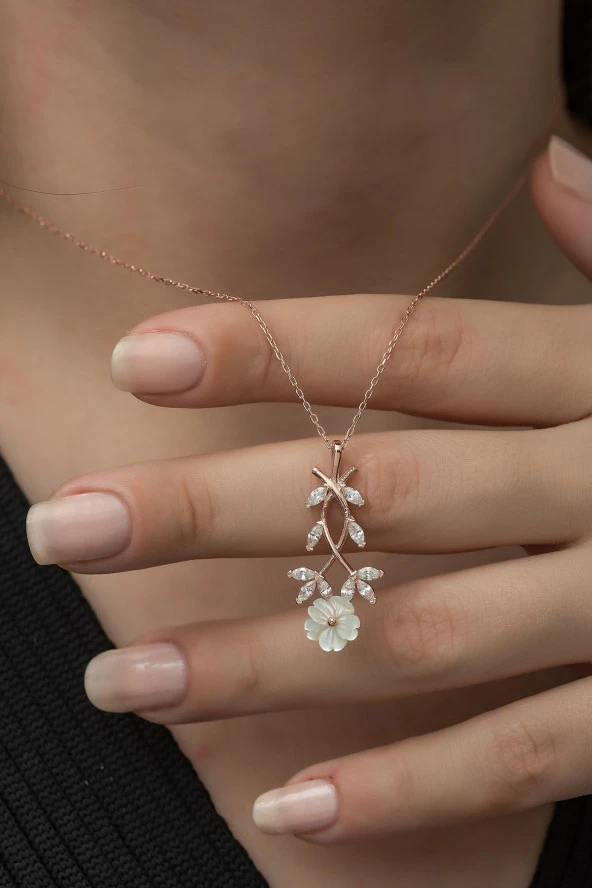 925 Ayar Manolya Çiçeği Kolye Kadın Gümüş Kolye ürün görseli