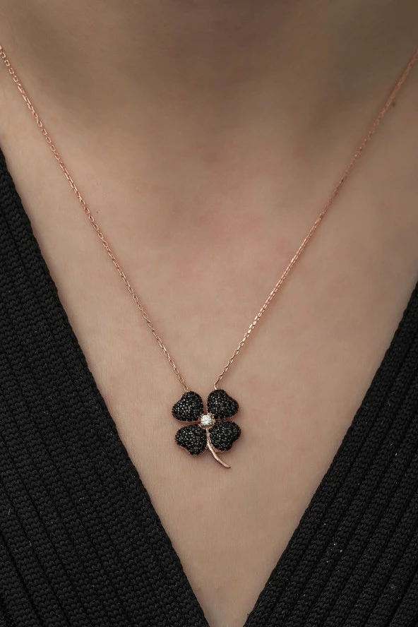 925 Ayar Siyah Yonca Kolye Kadın Gümüş Kolye ürün görseli