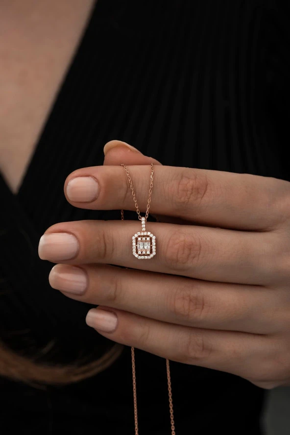 925 Ayar Baget Taşlı Tektaş  Kolye Kadın Gümüş Kolye ürün görseli