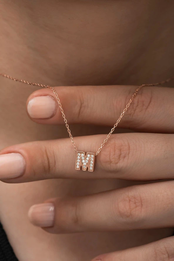 925 Ayar Harf Kolye 3 Boyutlu M Harfi Kadın Gümüş Kolye ürün görseli