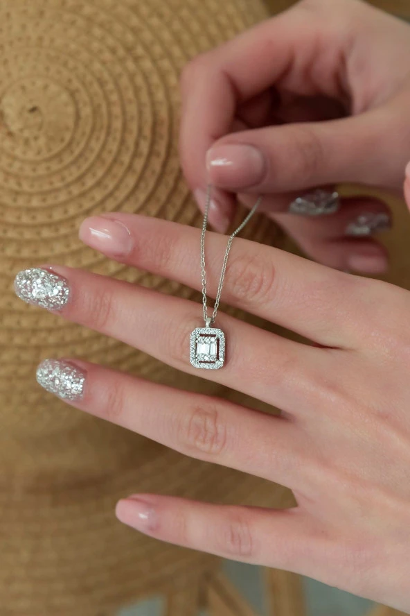 925 Ayar Baget Taşlı Tektaş Kolye Kadın Gümüş Kolye ürün görseli