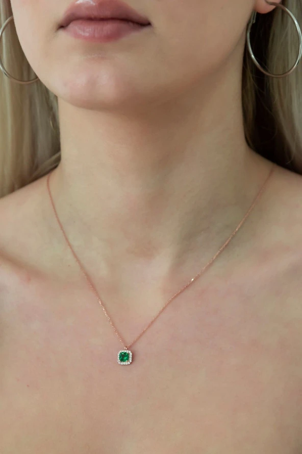 925 Ayar Kare Model Yeşil Taşlı Kolye Kadın Gümüş Kolye ürün görseli